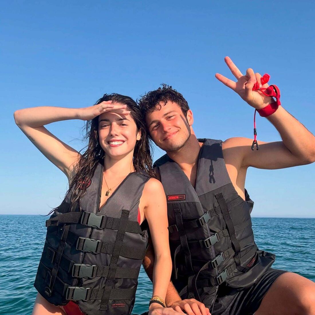 João Neves e Madalena Aragão desfrutam de férias românticas entre Tavira e Bora Bora