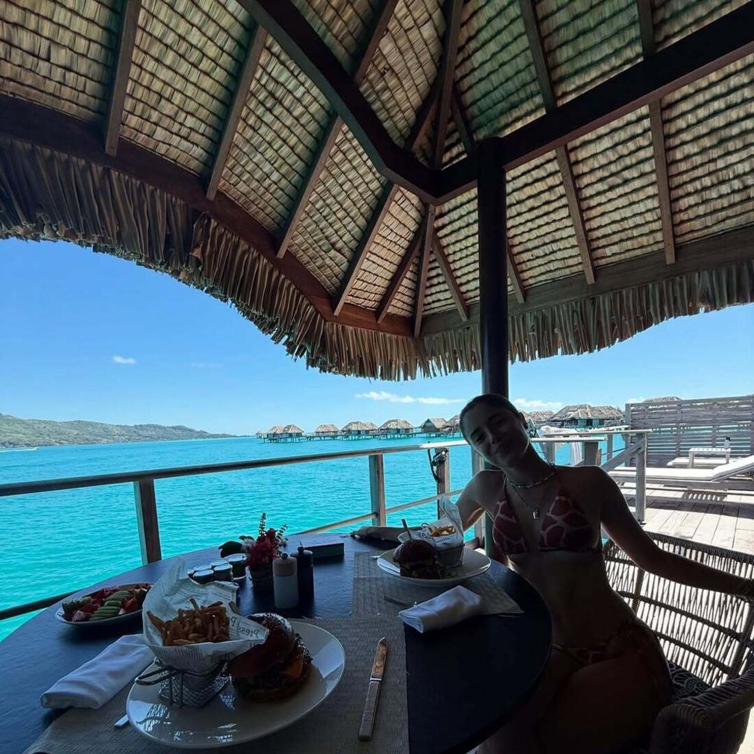 João Neves e Madalena Aragão de férias em Bora Bora