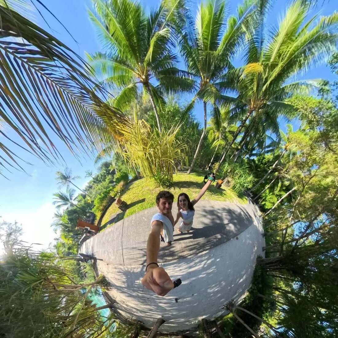 João Neves e Madalena Aragão de férias em Bora Bora