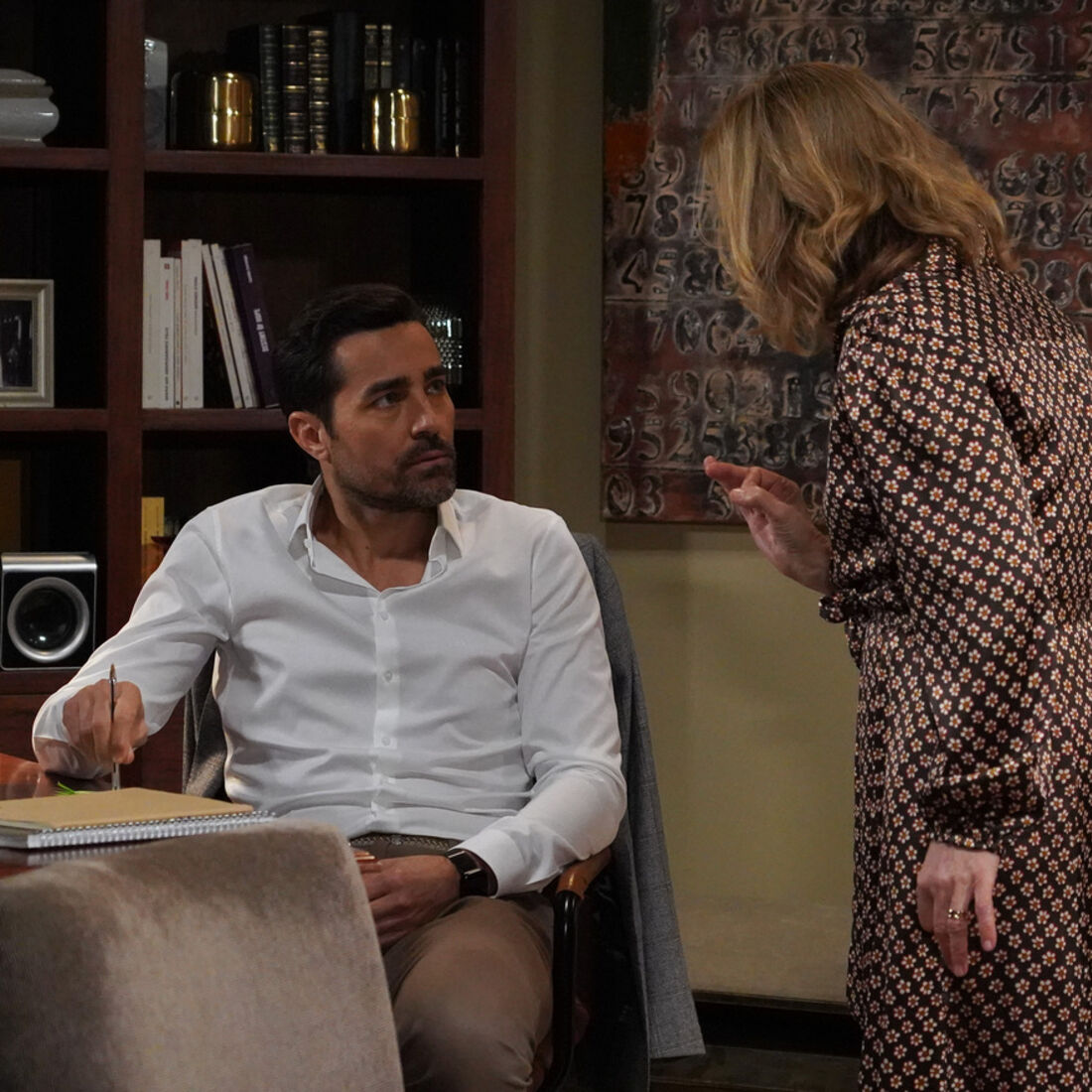 Vicente em conversa com Amélia na novela 'A Herança'