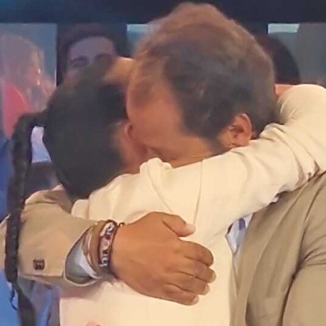 João Caetano surpreende Luíza Abreu no Big Brother e assume romance