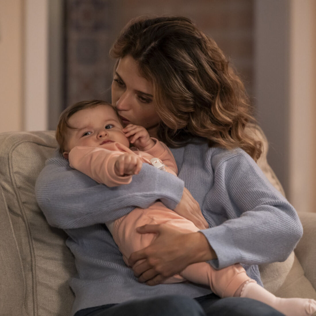 Mariana na novela 'A Protegida' com a filha bebé