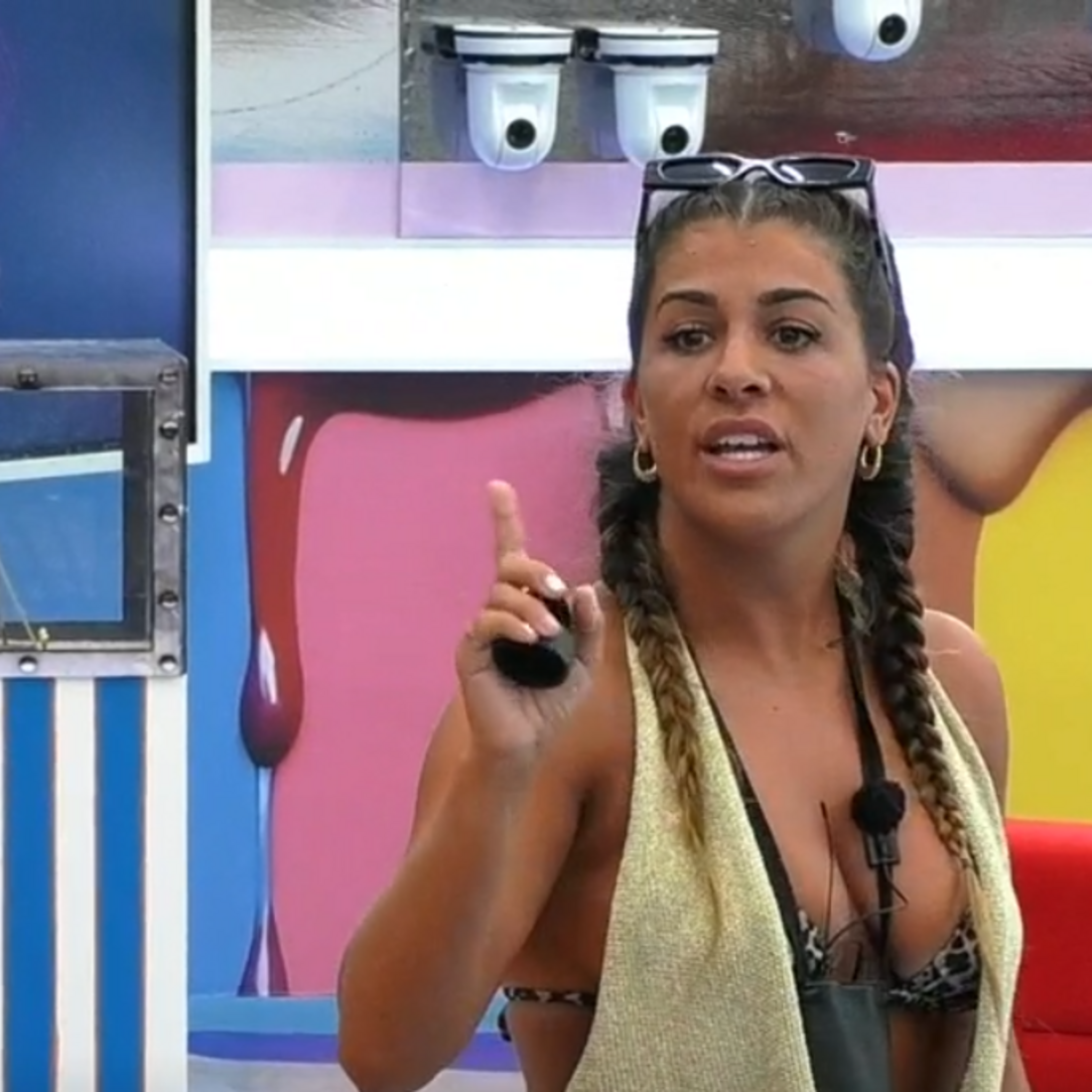 Daniela e Bruno trocam acusações e ameaças no Big Brother, após desentendimento