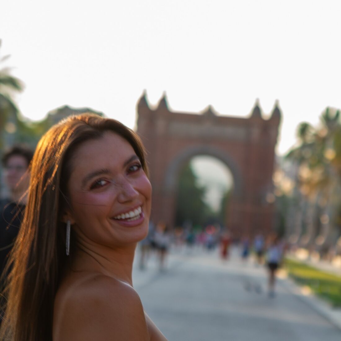 Carolina Braga e Diogo Bordin celebram amor em Barcelona.
