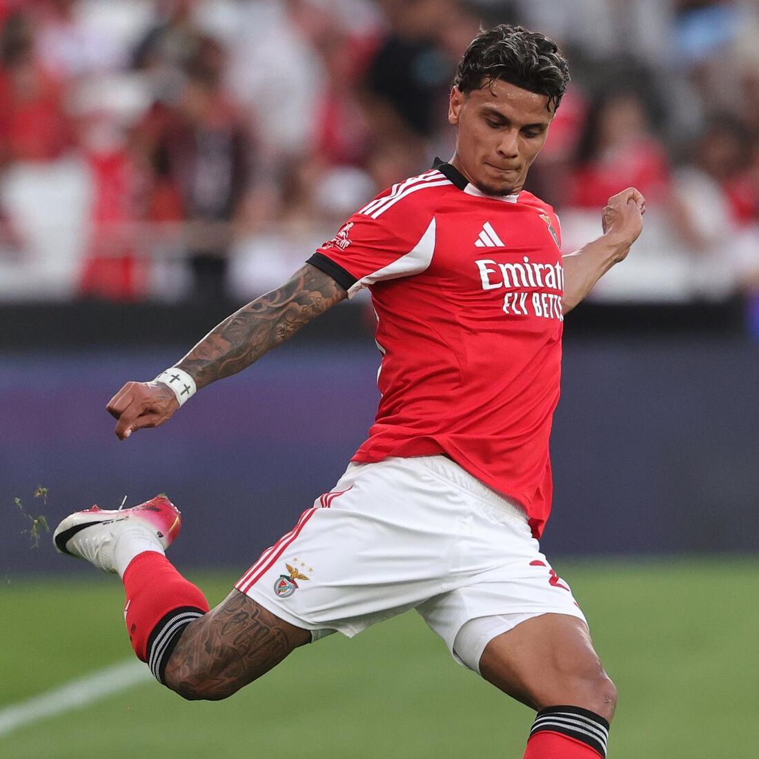 Richard Ríos, novo jogador do Benfica, alvo de atenção nas redes sociais e campo