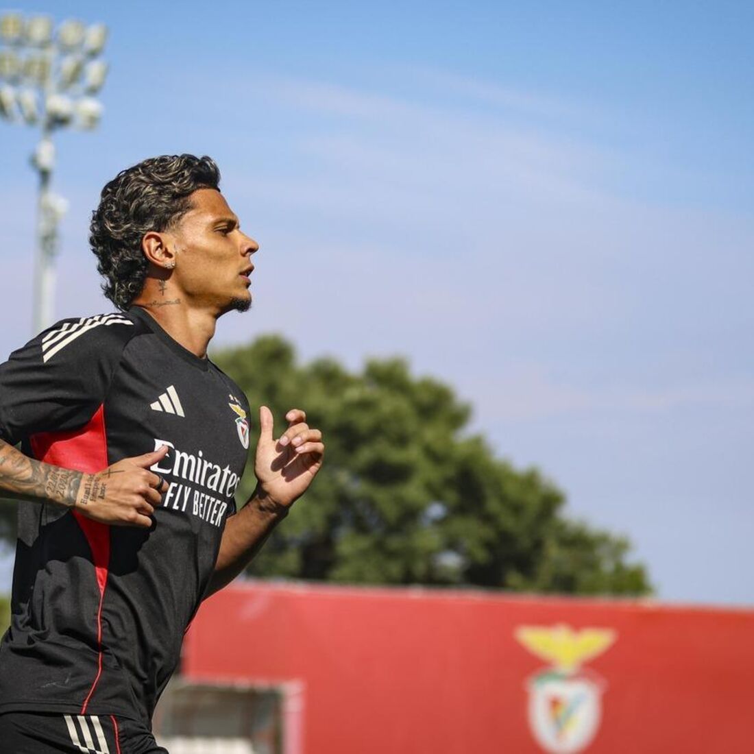 Richard Ríos, nova referência do Benfica, é também um fenómeno nas redes sociais