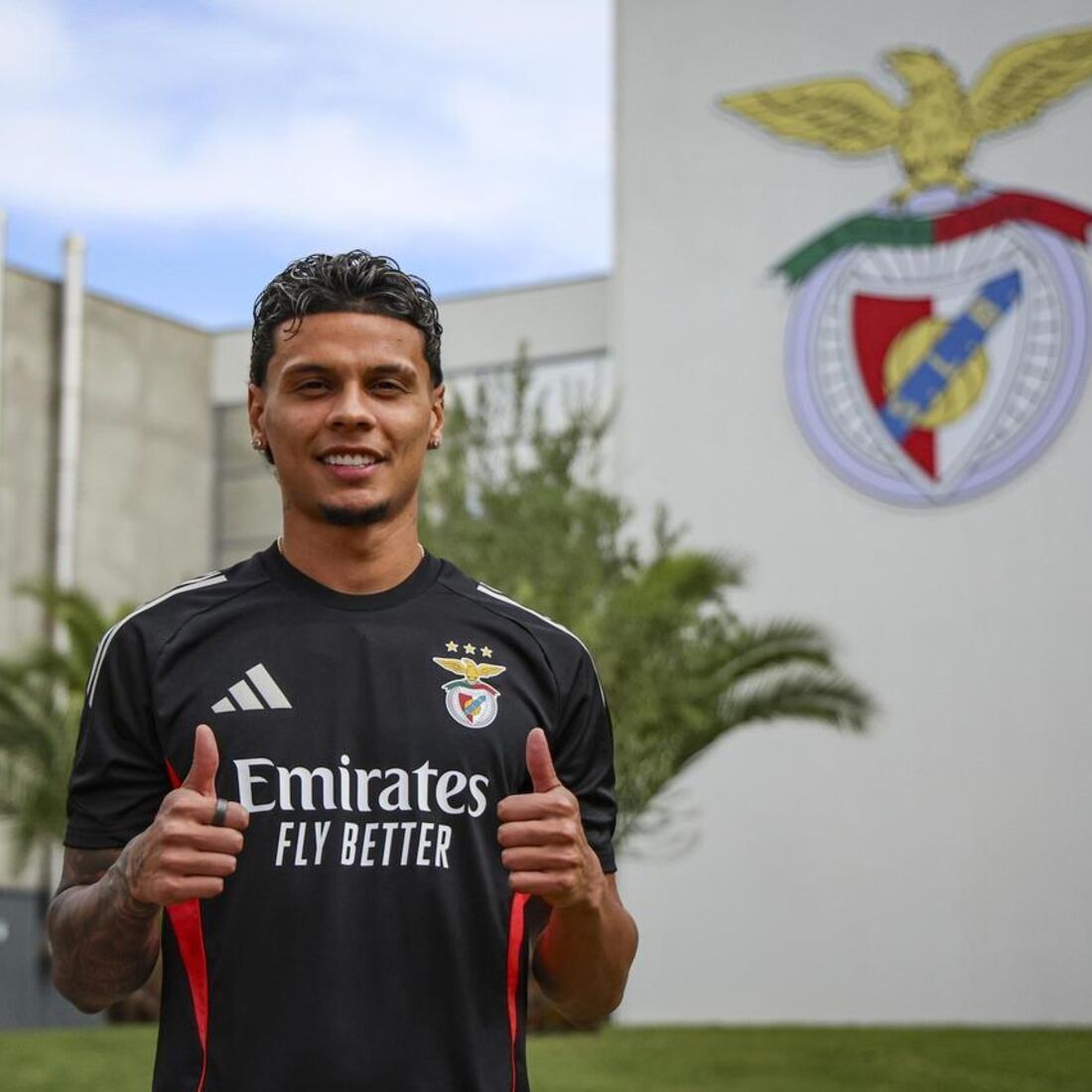 Richard Ríos, nova referência do futebol no Benfica, faz furor nas redes sociais