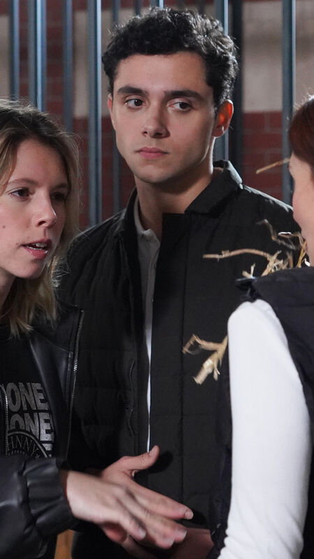 A Herança. Desilusão e dor: Teresinha descobre que Bernardo foi para a cama  com Rosarinho e bate na rival - Novelas - TVGUIA