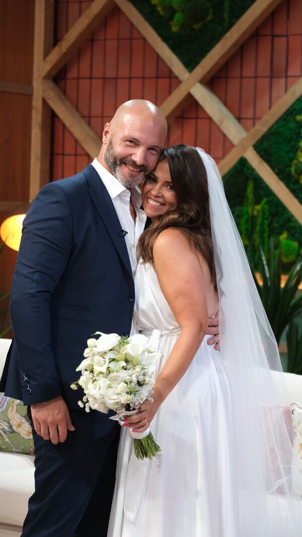 Raquel Mendes e João Ricardo celebram romance com alianças em Casados à Primeira Vista