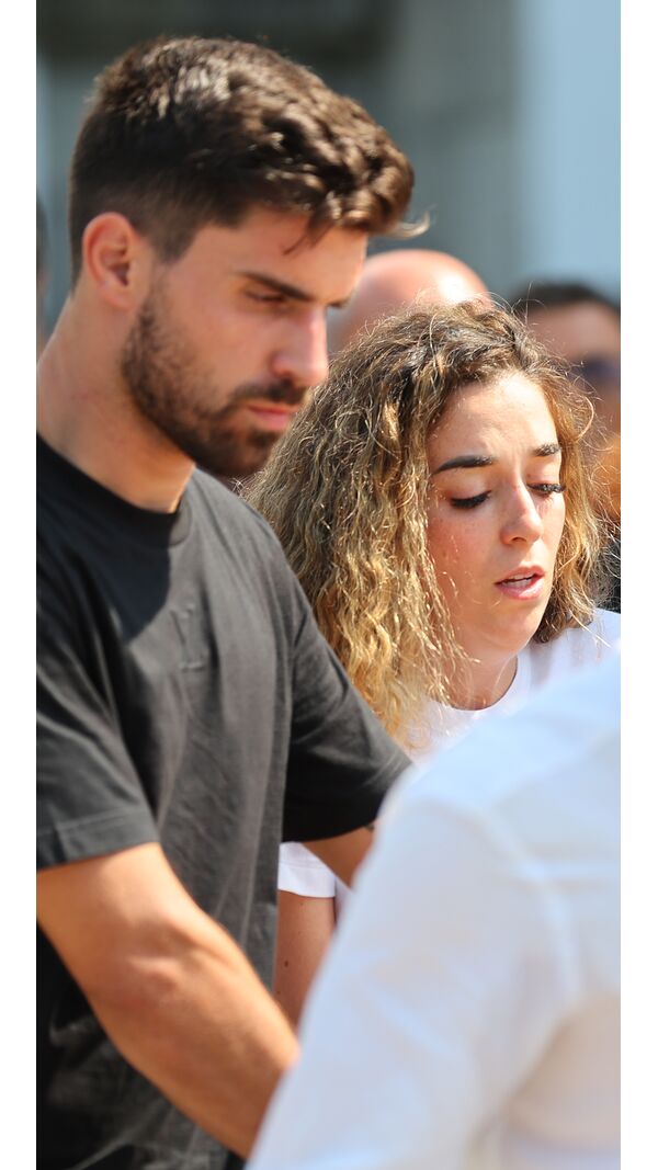 Rúben Neves apoia a viúva de Diogo Jota e carrega o caixão no funeral