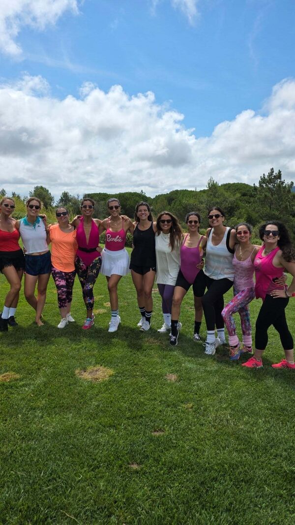 Ana Patrícia Carvalho celebra despedida de solteira com amigas