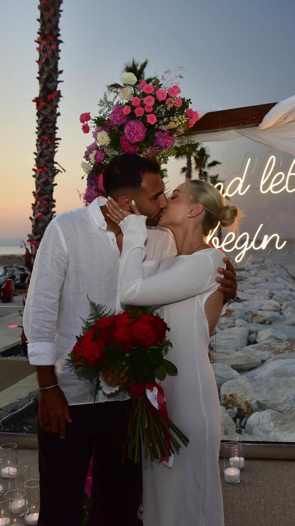 Pavlidis, jogador do Benfica, pediu a namorada Marianna Solkidou em casamento