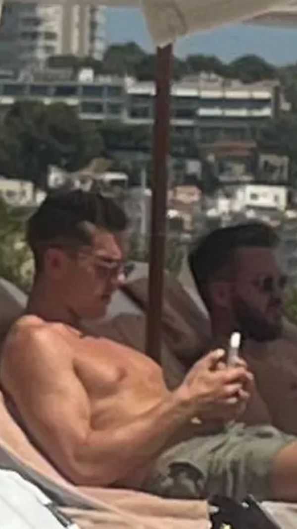 Gyökeres aproveita férias em Maiorca com amigos, longe de Inês Aguiar