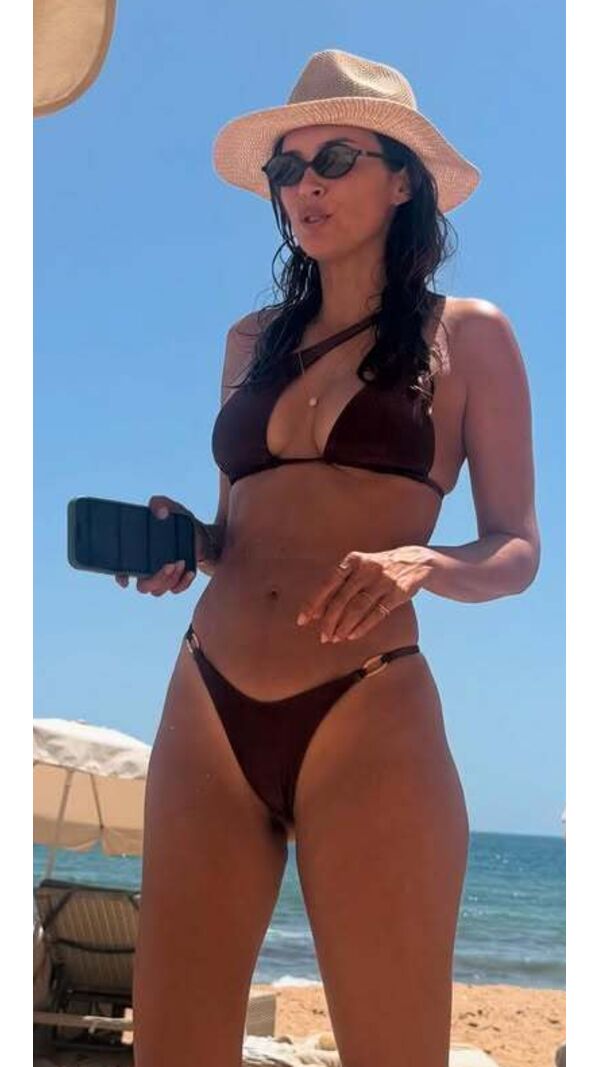 Maria Cerqueira Gomes muito sensual na praia
