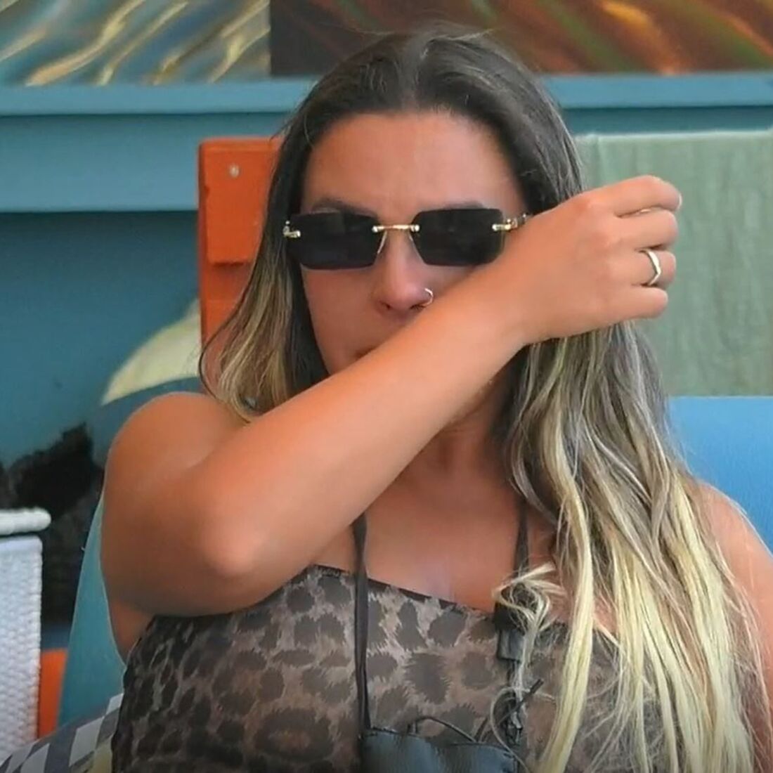 Jéssica chora no Big Brother, Afonso Leitão apoia-a.
