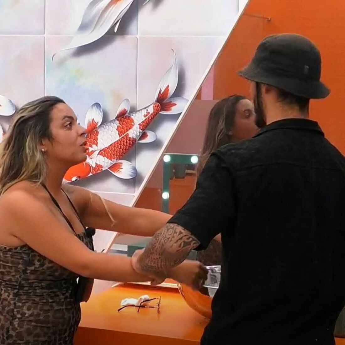 Jéssica chora e recebe apoio de Afonso no Big Brother