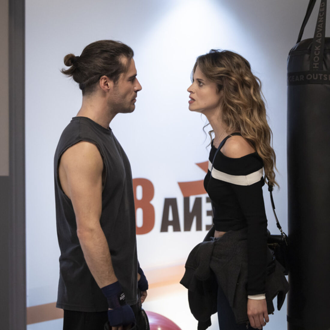 Mariana e JD envolvem-se após discussão