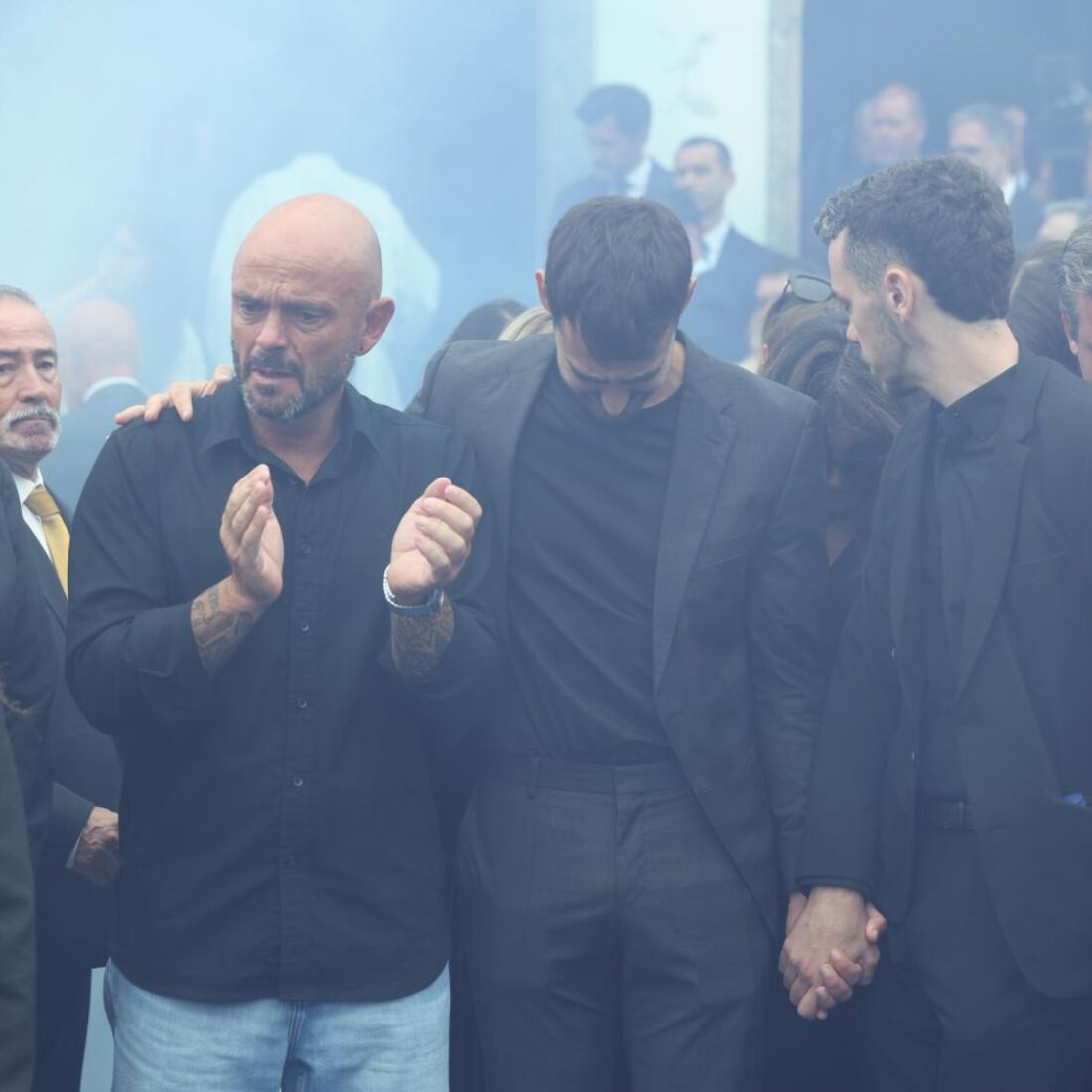 Filhos de Jorge Costa no funeral do pai