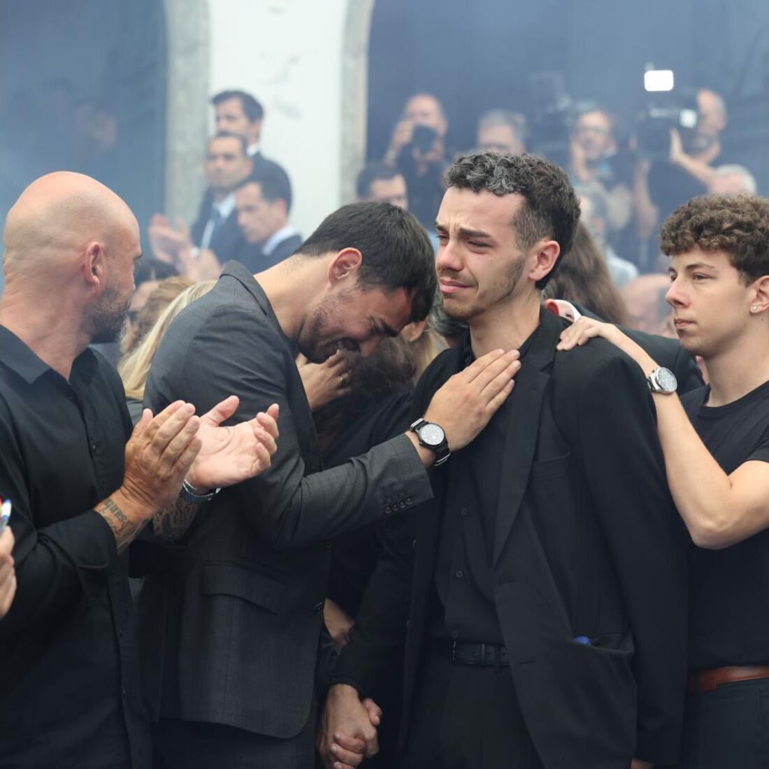 Filhos de Jorge Costa no funeral do pai