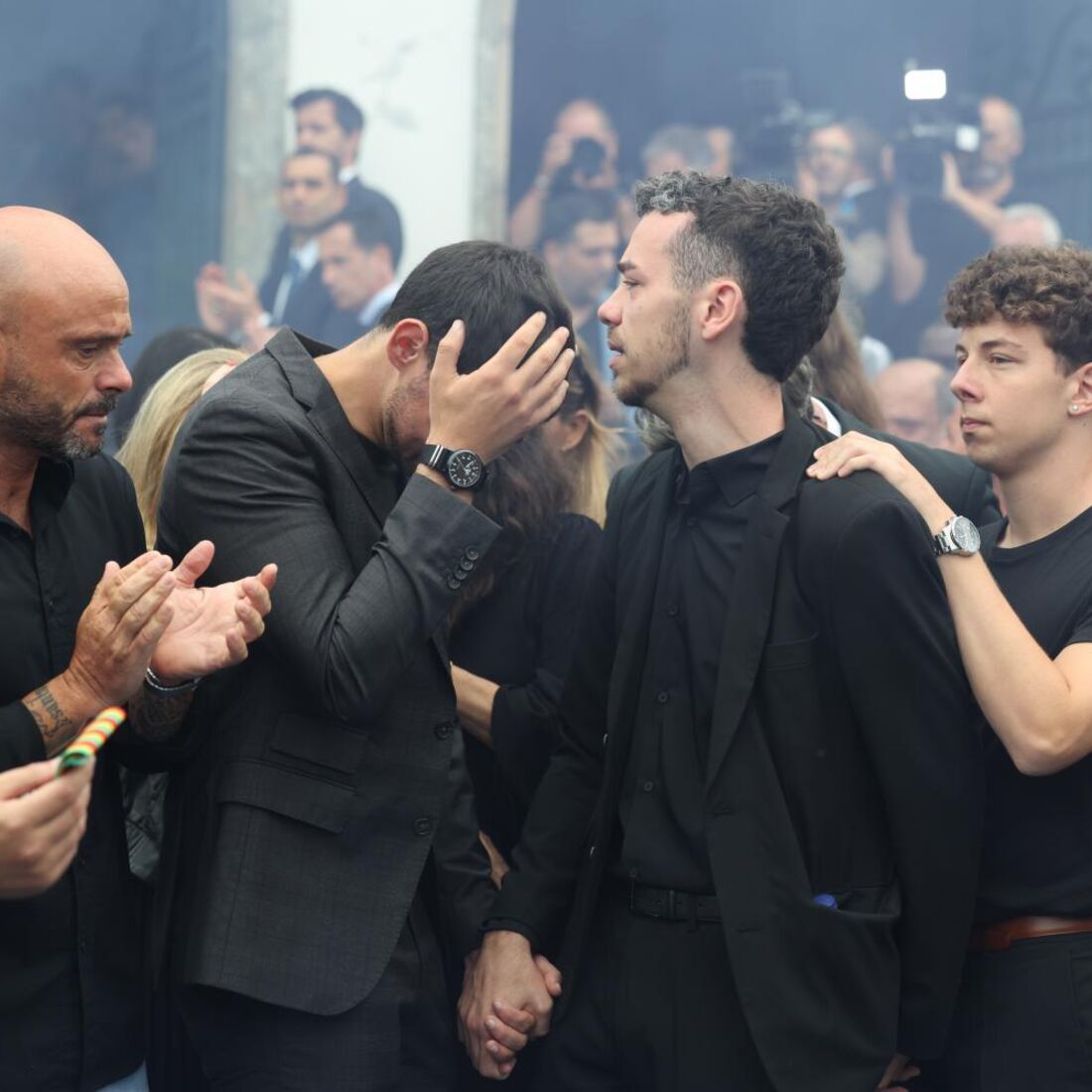 Filhos de Jorge Costa no funeral do pai