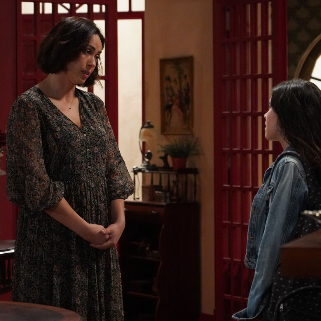 Olívia confronta Félix e procura apoio em Susana em A Herança