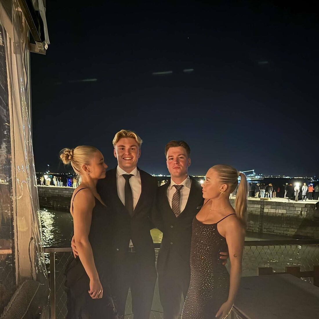 Conrad Harder com Emma e Kaare Barslund, jogador do Brommapojkarna, e a namorada deste, Alma