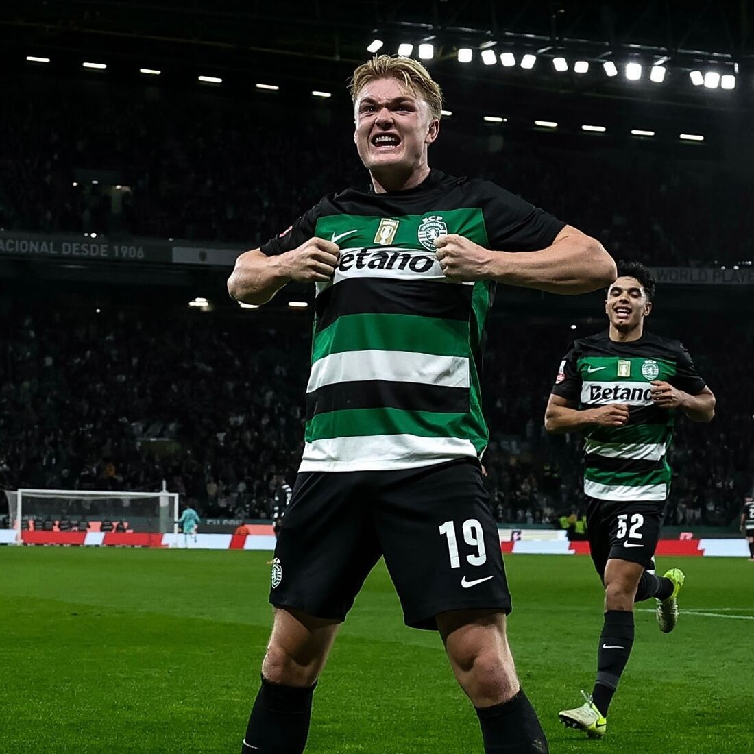 Conrad Harder festeja golo em Alvalade