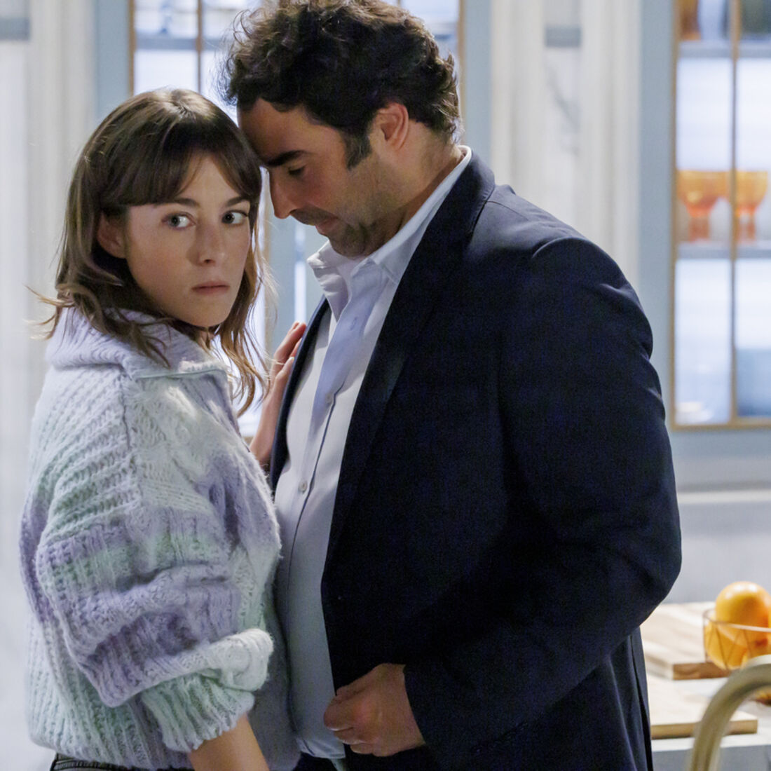 Em A Promessa, Miguel declara-se a Laura, após envolvimento de Tomás e Verónica