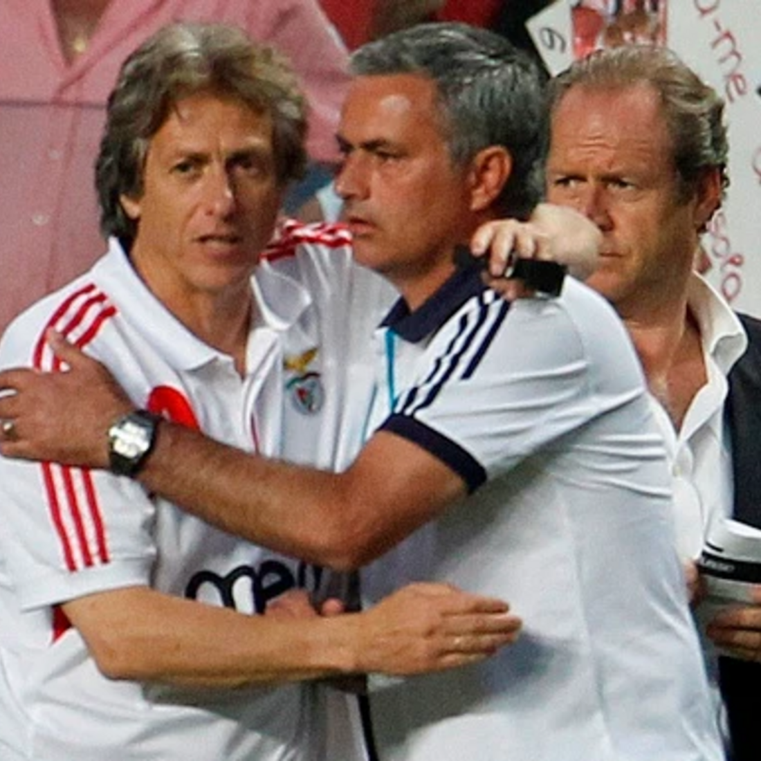 Jorge Jesus e José Mourinho num jogo da Eusébio Cup antes da polémica