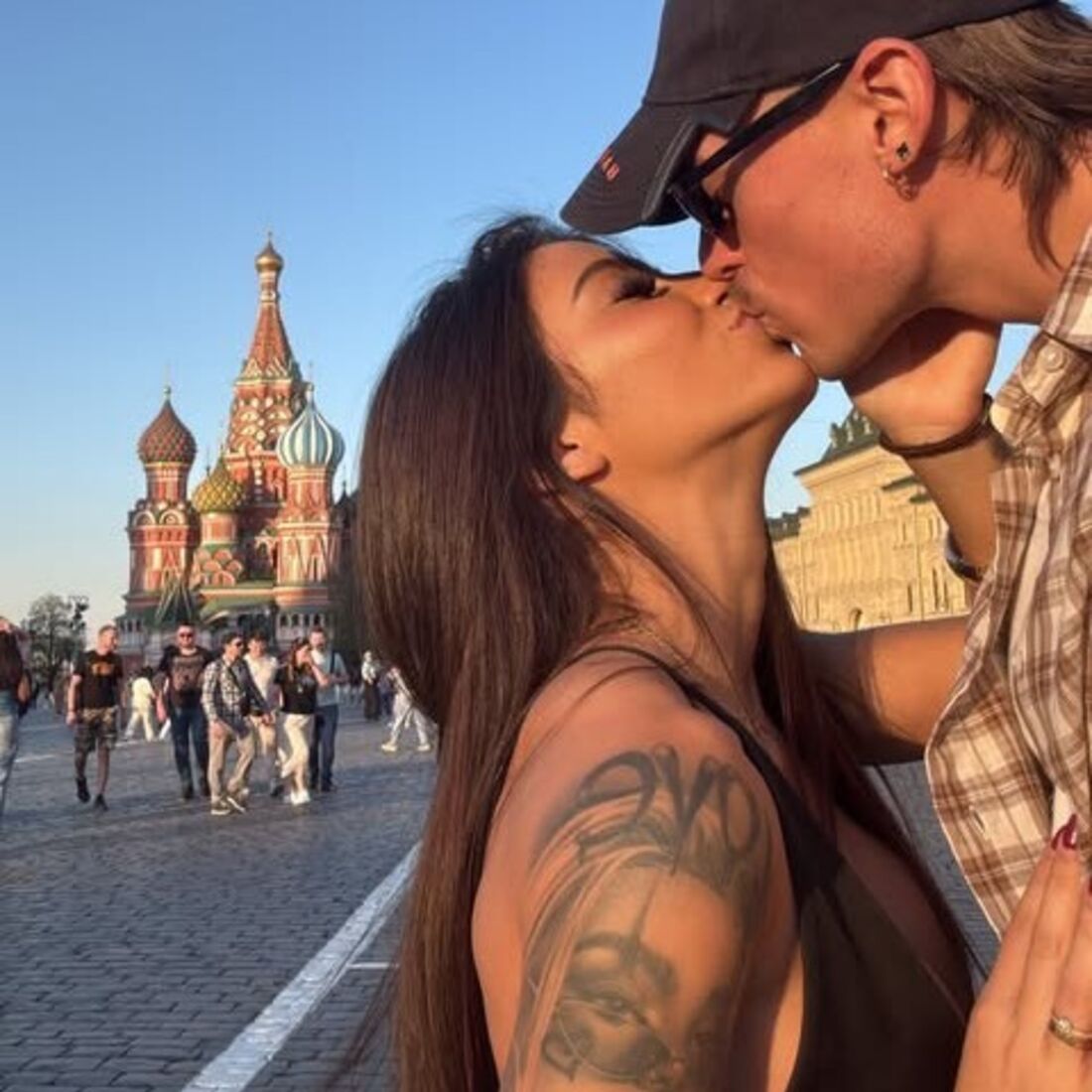 Carly Santos, Ricardo Mangas