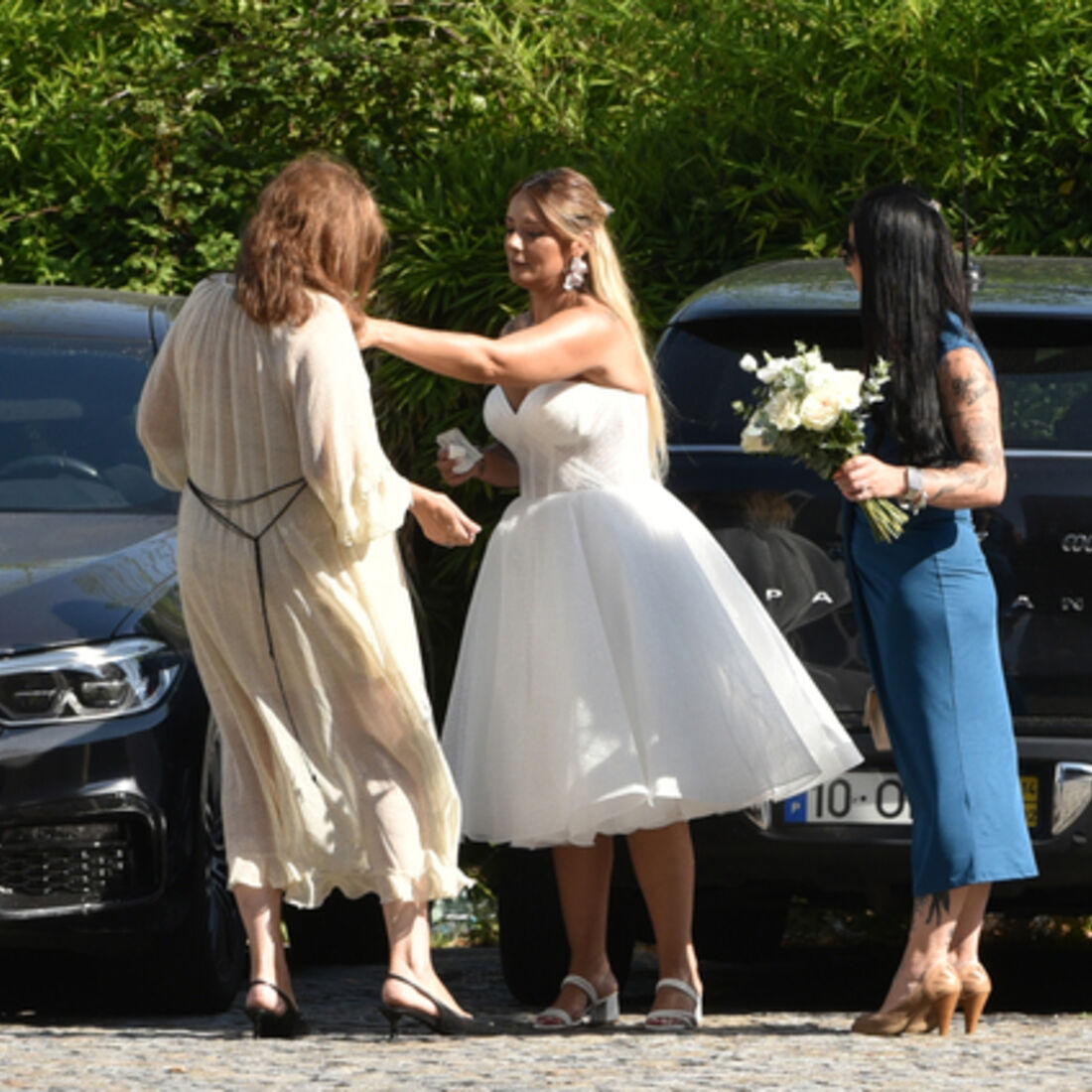 Noiva recebe votos e carinho antes da cerimónia