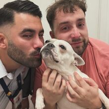 Luan e Tiago com a cadela Tuga