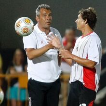 Jorge Costa recebe homenagem emotiva de Ukra, "filho do futebol".
