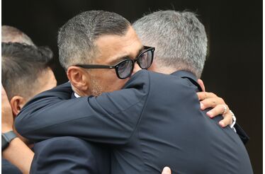O rosto da dor: Sérgio Conceição inconsolável após o funeral de Jorge  Costa, o seu grande amigo - Estrelas - TVGUIA