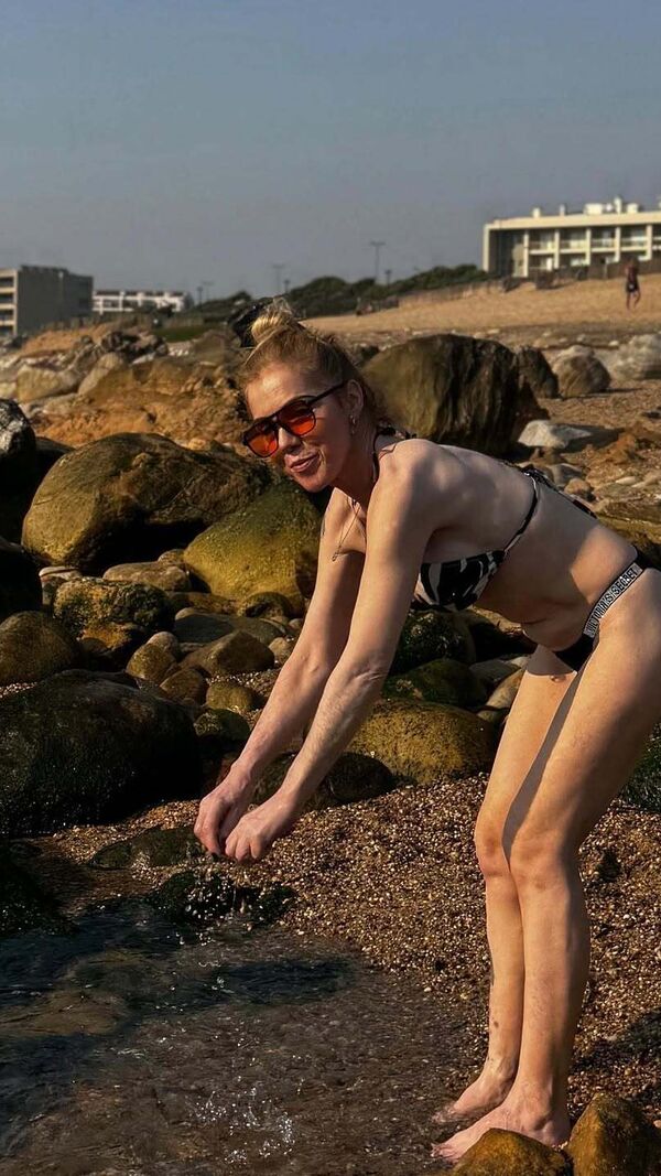 Marta Neto, de 'Casados à Primeira Vista', esbanja sensualidade na praia