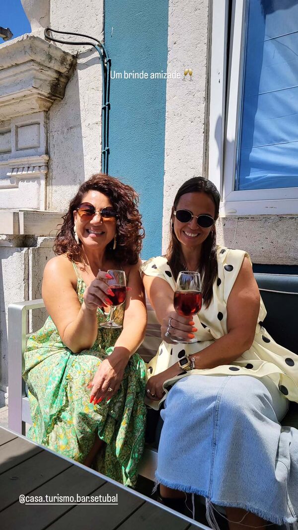 Raquel Mendes e Rute Ahchak brindam à amizade após 'Casados à Primeira Vista'