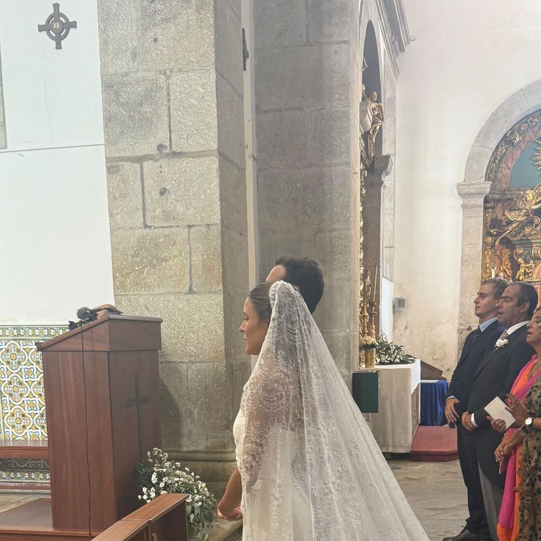Vítor Baía acompanha a filha, Beatriz, ao altar no dia do seu casamento