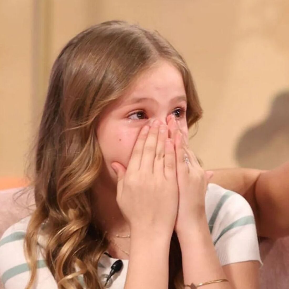 Menina atriz revela drama na escola e inspira Cristina Ferreira