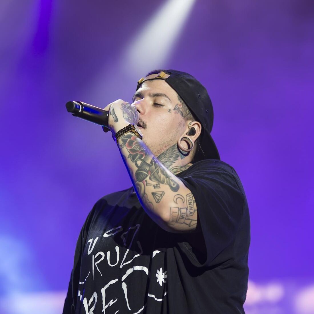 Agir, cantor