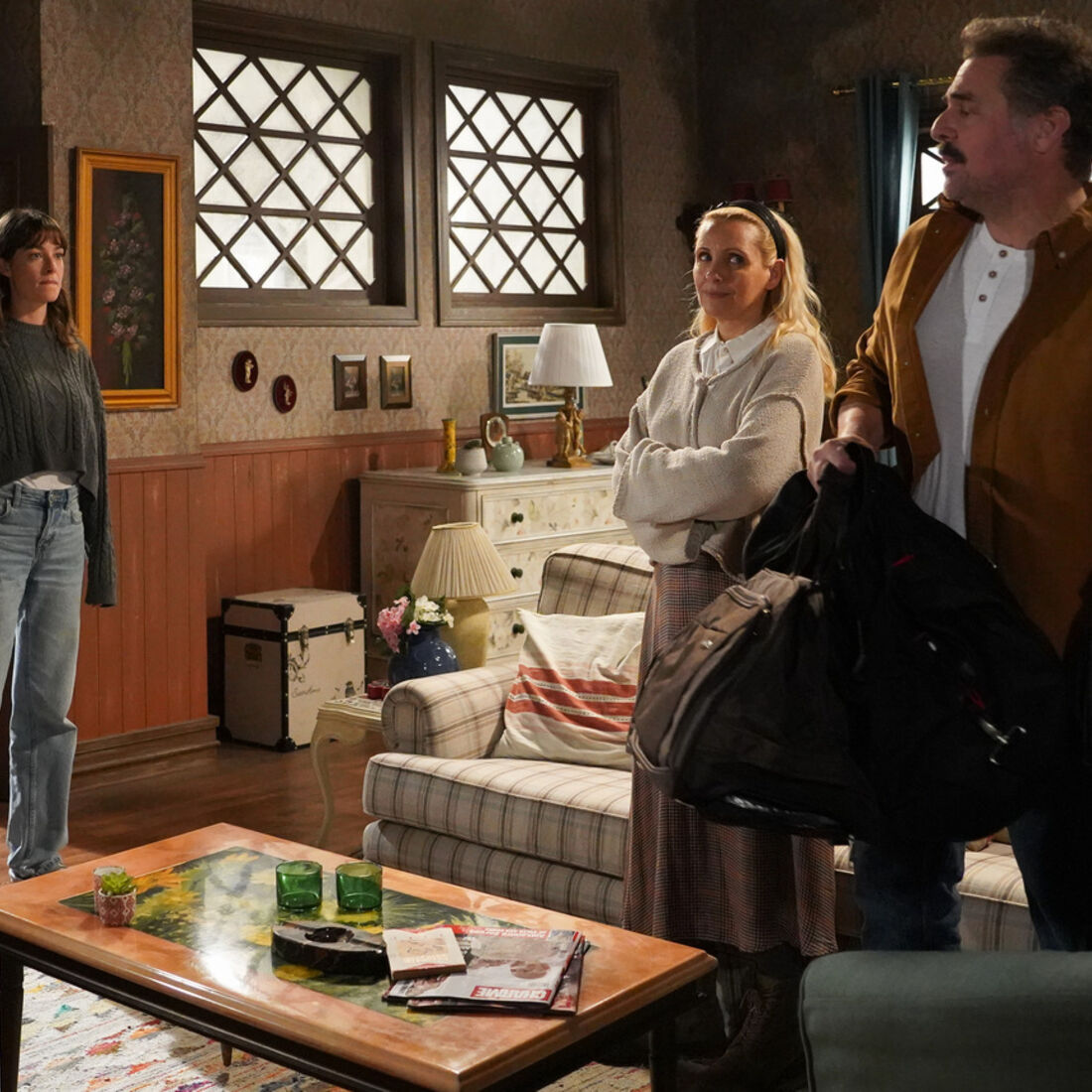 Laura, Luís e Maria na novela 'A Promessa