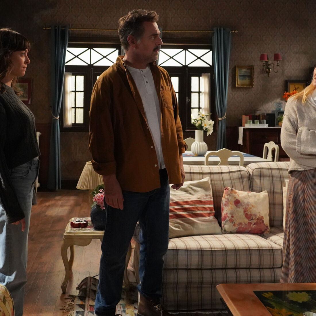 Laura, Luís e Maria na novela 'A Promessa