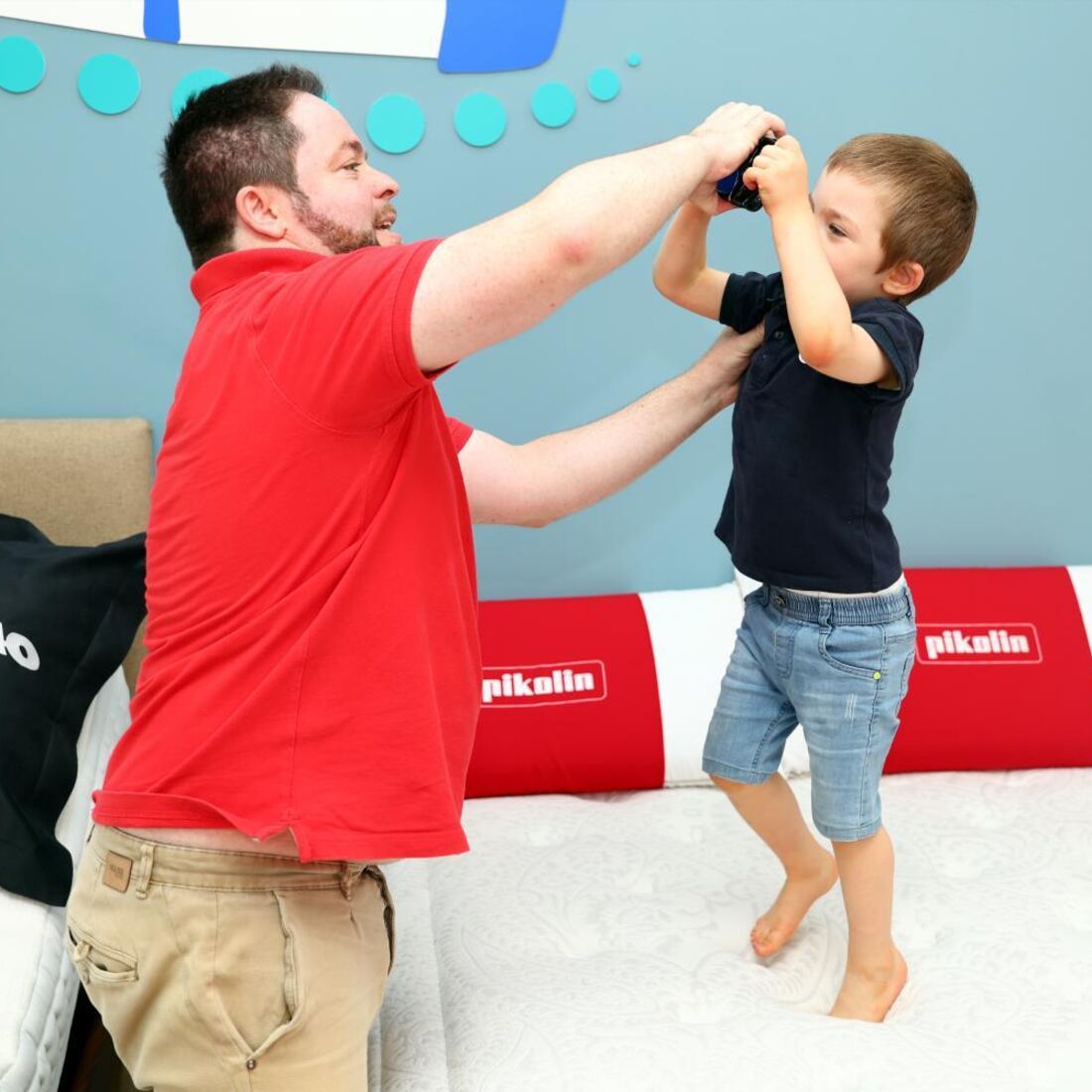 Bruno brinca com Artur