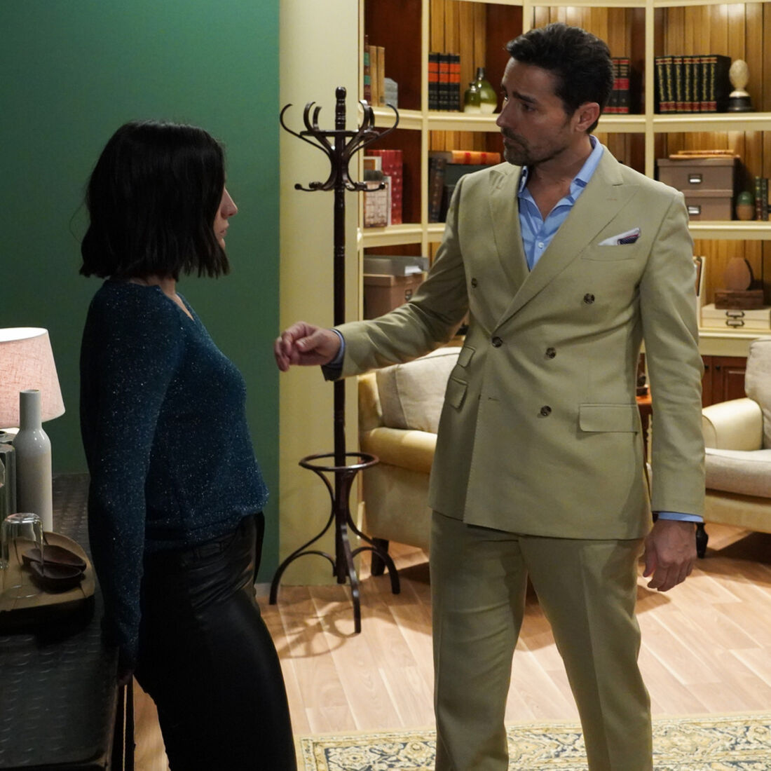 Sofia confronta Vicente e Beatriz sobre falsificação da carta em 'A Herança'