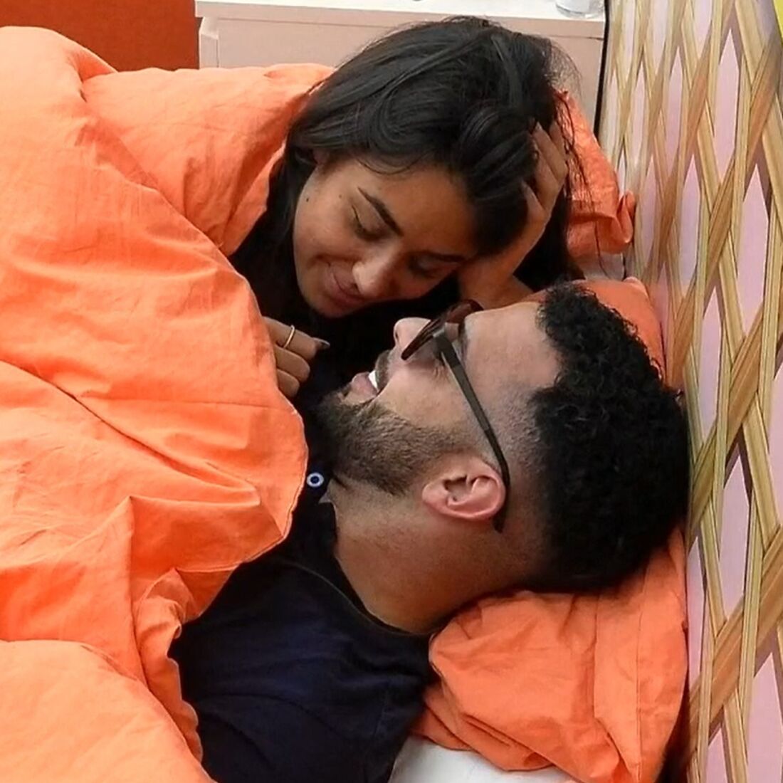 Liliana e Fábio dormem juntos após fim do noivado com Zé Pedro