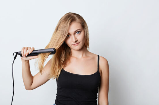 Prancha de cabelo ghd Platinum+ protege a fibra capilar e dá brilho