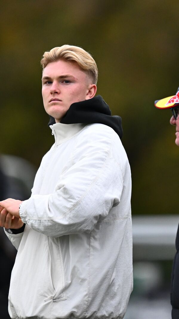 Conrad Harder no jogo do RB Leipzig feminino