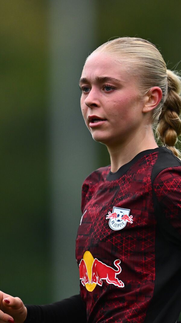 Emma Jensen, namorada de Harder, em ação