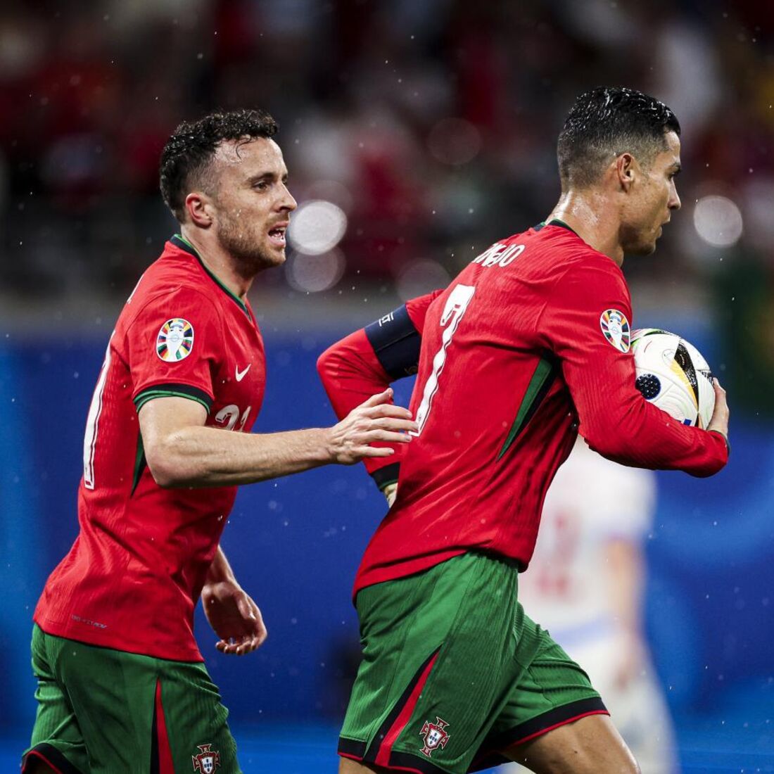 Cristiano Ronaldo e Diogo Jota