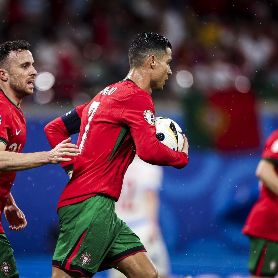 Cristiano Ronaldo e Diogo Jota