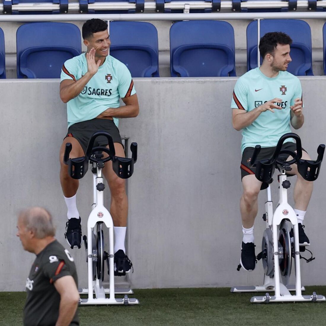 Cristiano Ronaldo e Diogo Jota